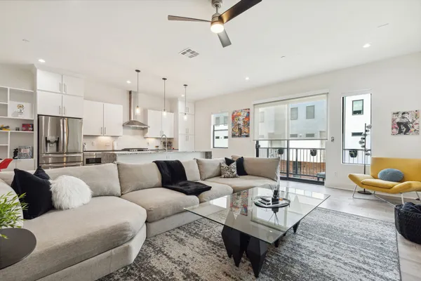 $4,500 | 422 West 9th Street, Unit 106, Dallas, TX 75208