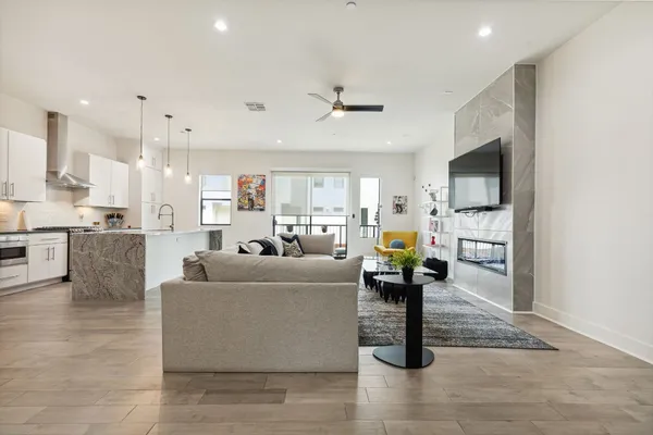 $4,500 | 422 West 9th Street, Unit 106, Dallas, TX 75208