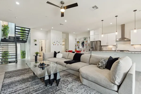 $4,500 | 422 West 9th Street, Unit 106, Dallas, TX 75208