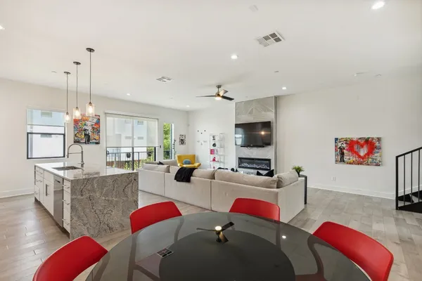 $4,500 | 422 West 9th Street, Unit 106, Dallas, TX 75208