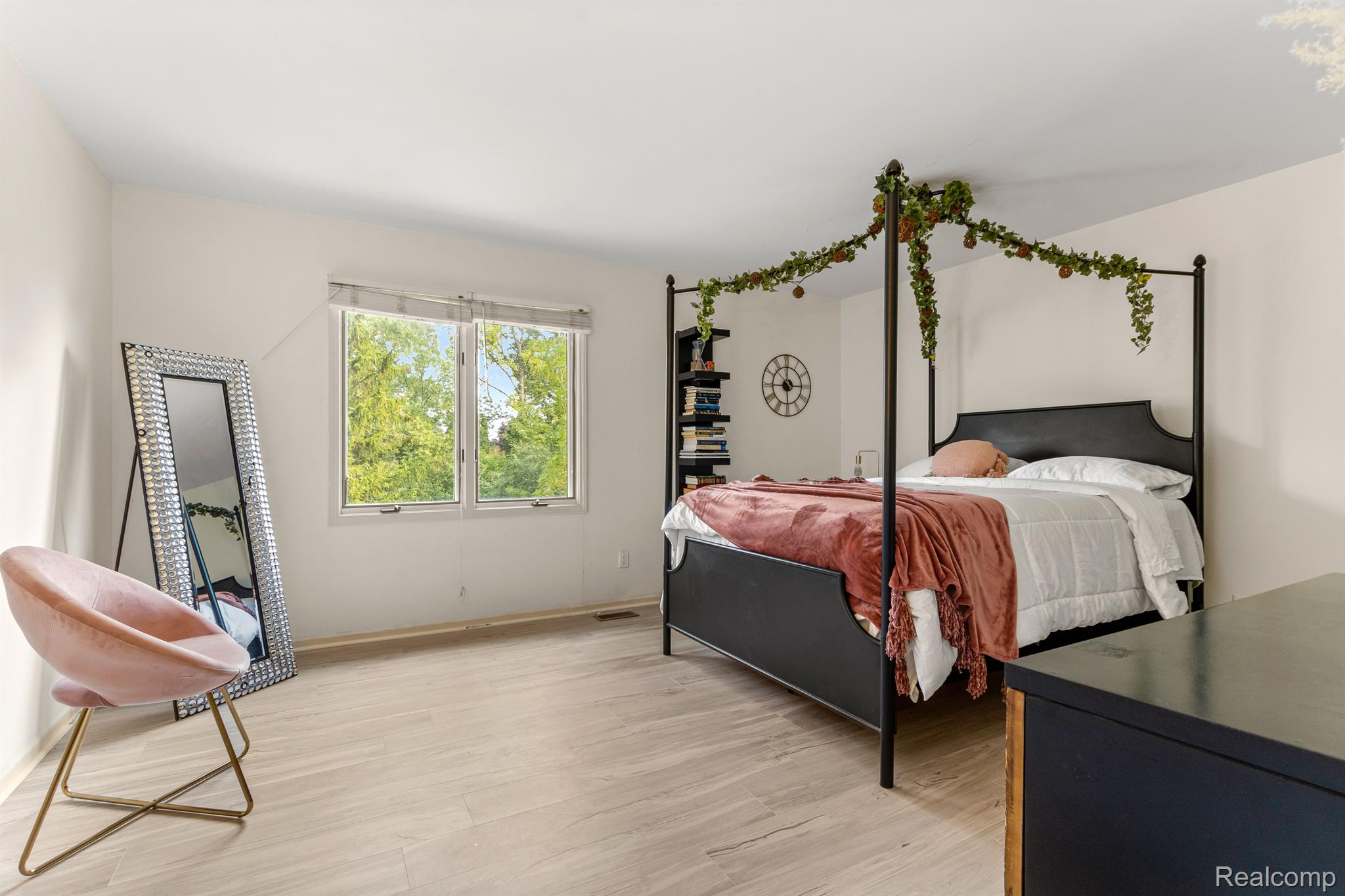 26114 Steele Road Farmington, MI 48331 - Photo 27 of 45 Gallery Image 27