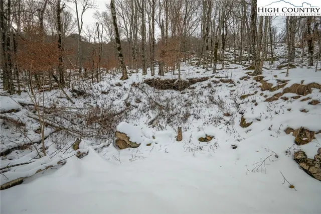 a picture of a street