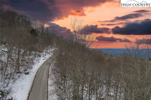 a view of a yard with mountain view