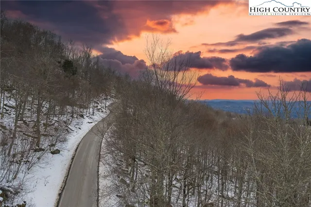 a view of a yard with mountain view