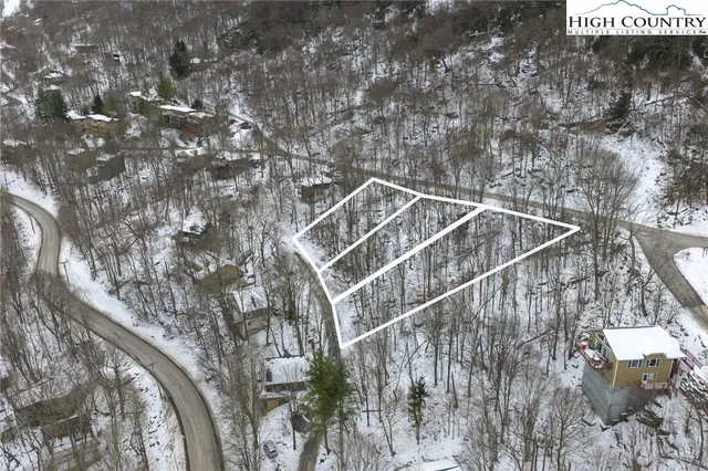 a view of an outdoor space