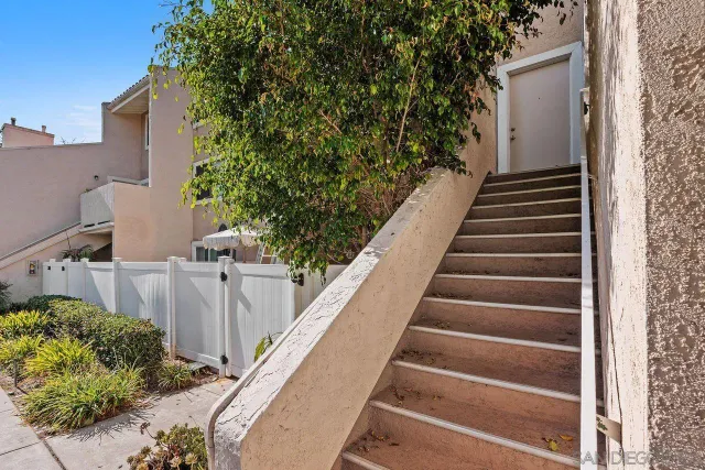 a view of entryway and hall