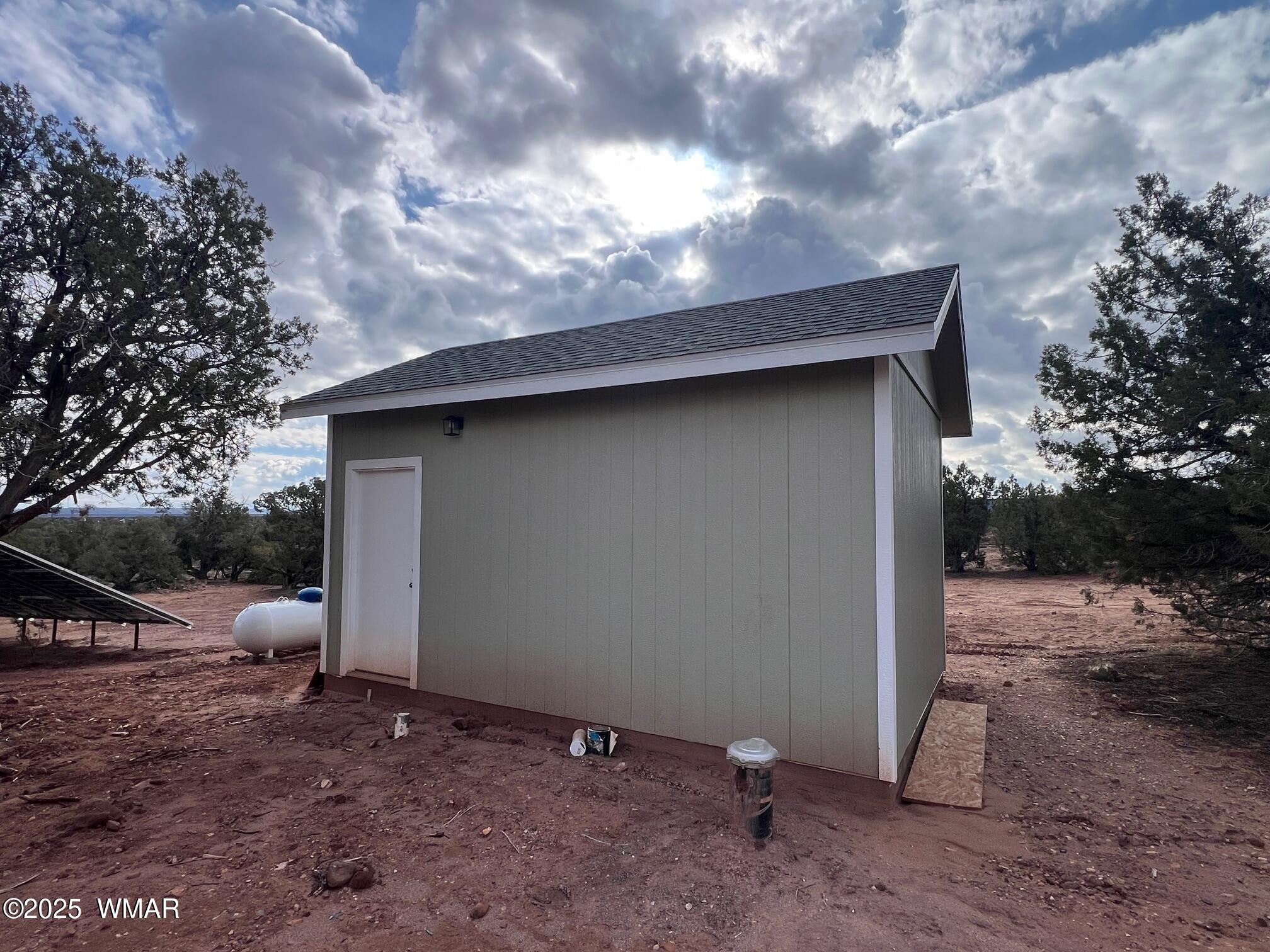 4129 Apache Road Snowflake, AZ 85937 - Photo 31 of 48 a backyard of a house with table and chairs