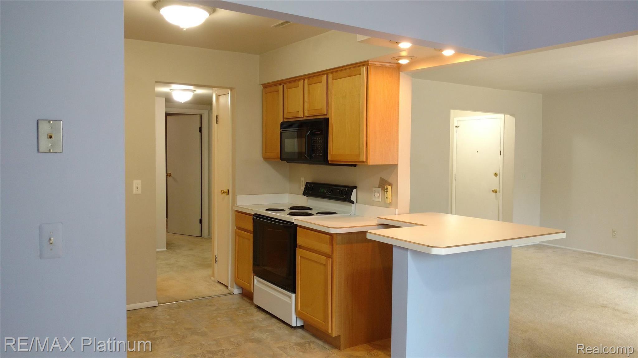 505 West Highland Road, Unit 25 Howell, MI 48855 - Photo 6 of 17 UPDATED KITCHEN
