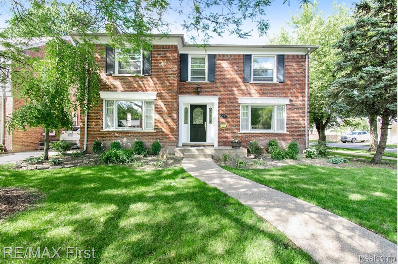 1420 Oxford Road Grosse Pointe, MI 48236 - Photo 2 of 34 5D4842C3-D8BF-4CCA-95D2-4FA2DA87D8A1.jpeg