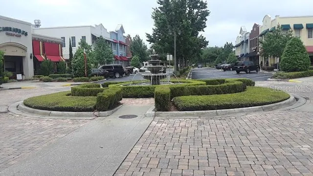 a view of a fountain in front of a building