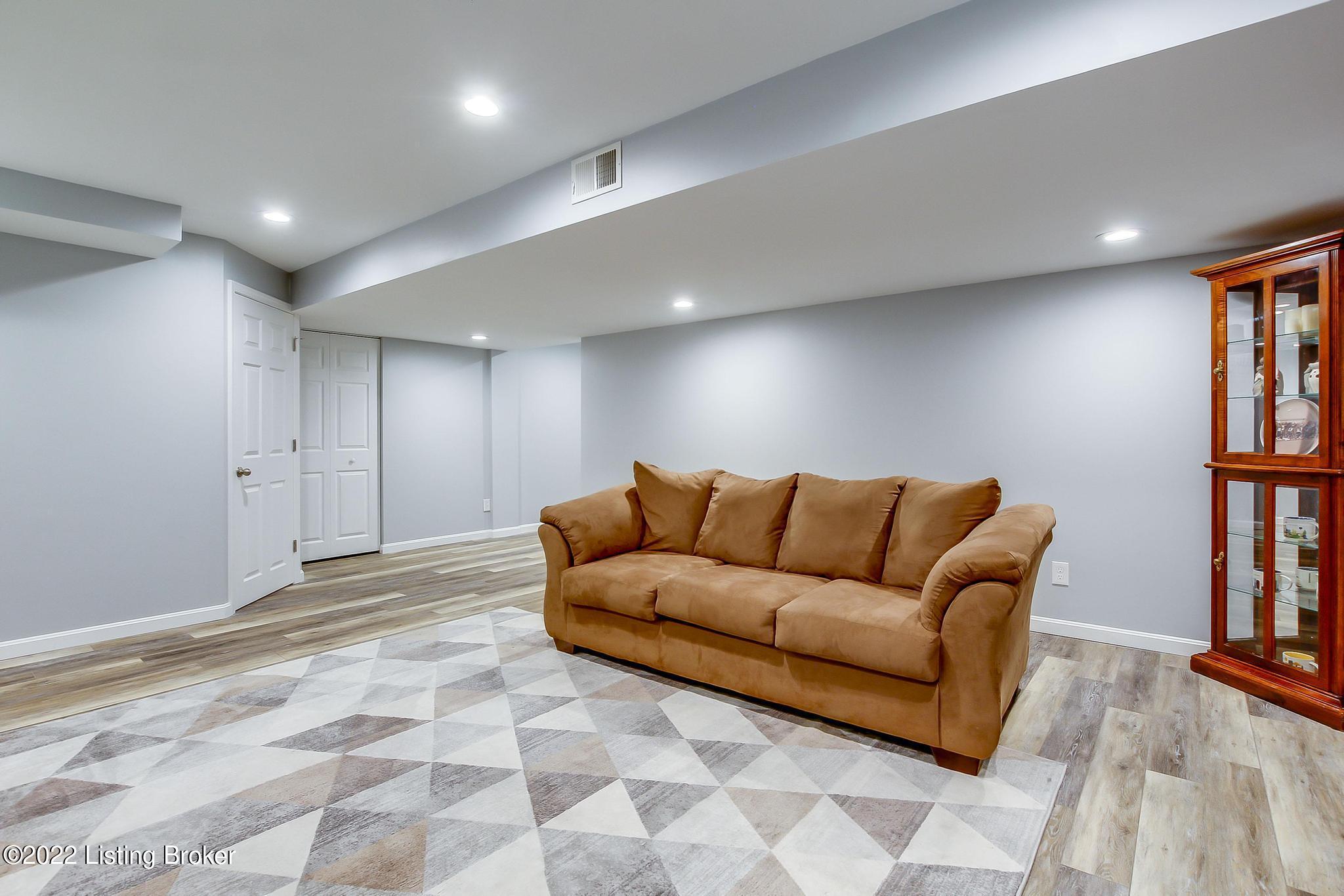 3400 Trail Ridge Road Louisville, KY 40241 - Photo 53 of 67 Alt. Family Room
