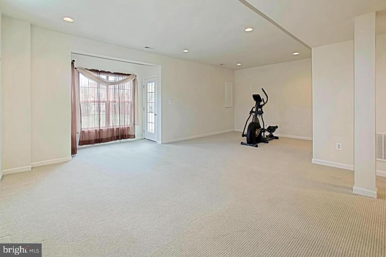 19604 Edgemont Square Ashburn, VA 20147 - Photo 21 of 30