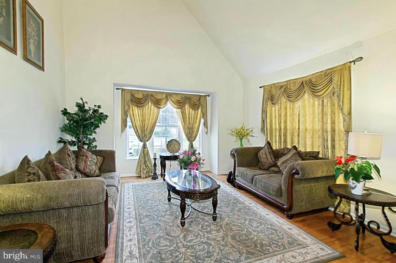 19604 Edgemont Square Ashburn, VA 20147 - Photo 3 of 30