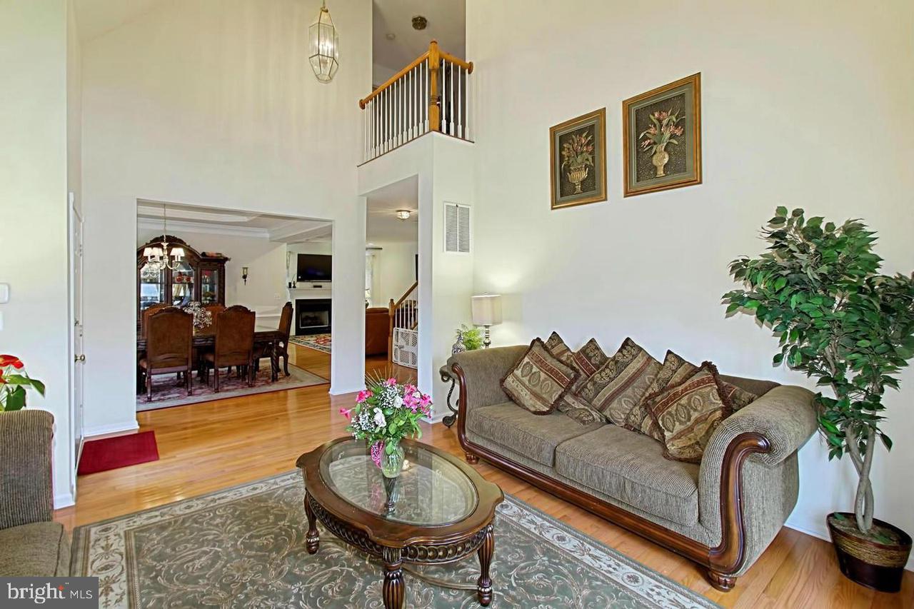 19604 Edgemont Square Ashburn, VA 20147 - Photo 4 of 30