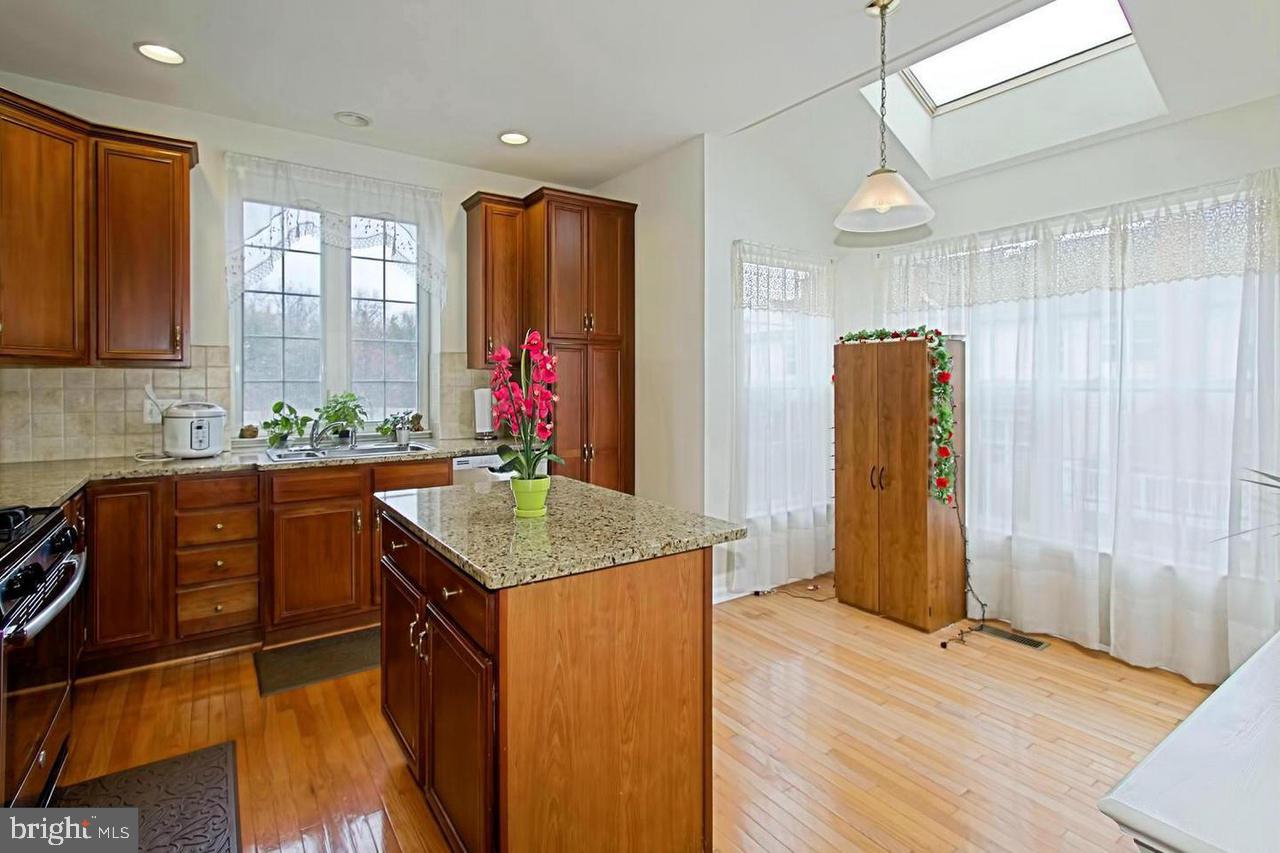 19604 Edgemont Square Ashburn, VA 20147 - Photo 5 of 30