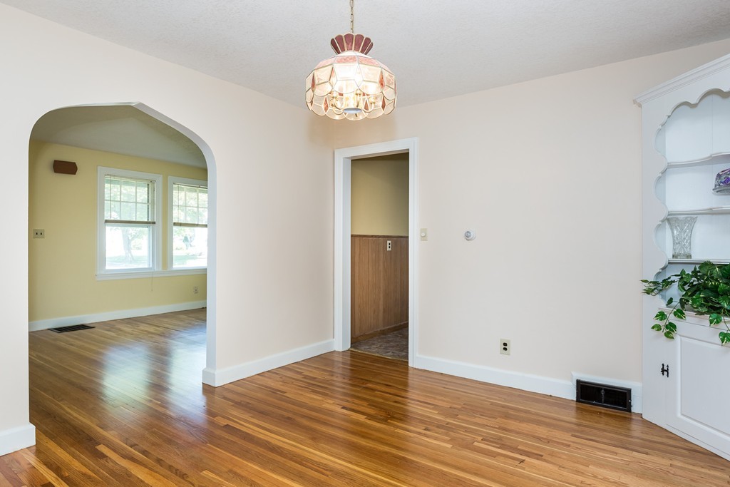 73 Bessemer Street Springfield, MA 01104 - Photo 12 of 29