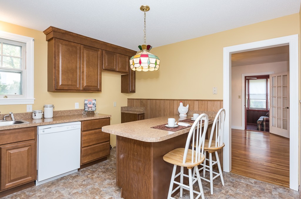73 Bessemer Street Springfield, MA 01104 - Photo 14 of 29