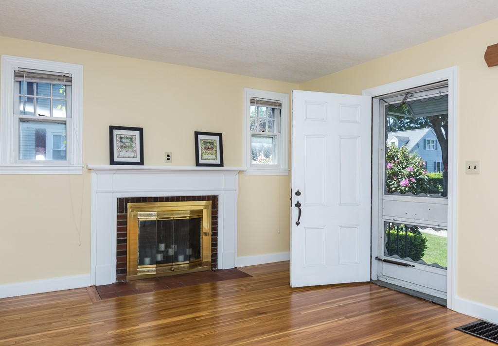 73 Bessemer Street Springfield, MA 01104 - Photo 5 of 29