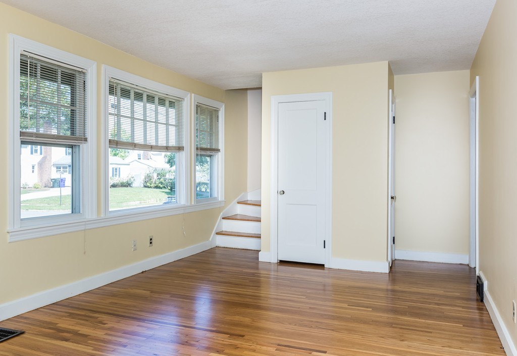 73 Bessemer Street Springfield, MA 01104 - Photo 6 of 29