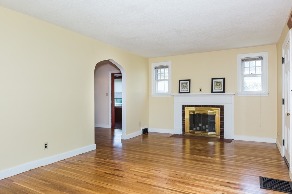 73 Bessemer Street Springfield, MA 01104 - Photo 8 of 29