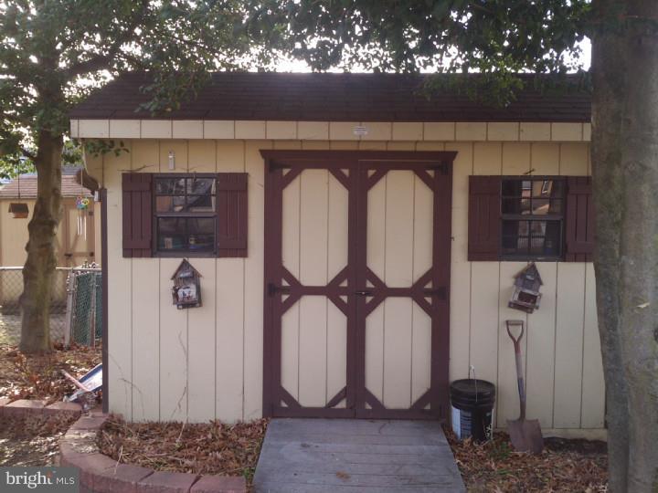 211 Pennsylvania Road Brooklawn, NJ 08030 - Photo 17 of 19 Storage Shed
