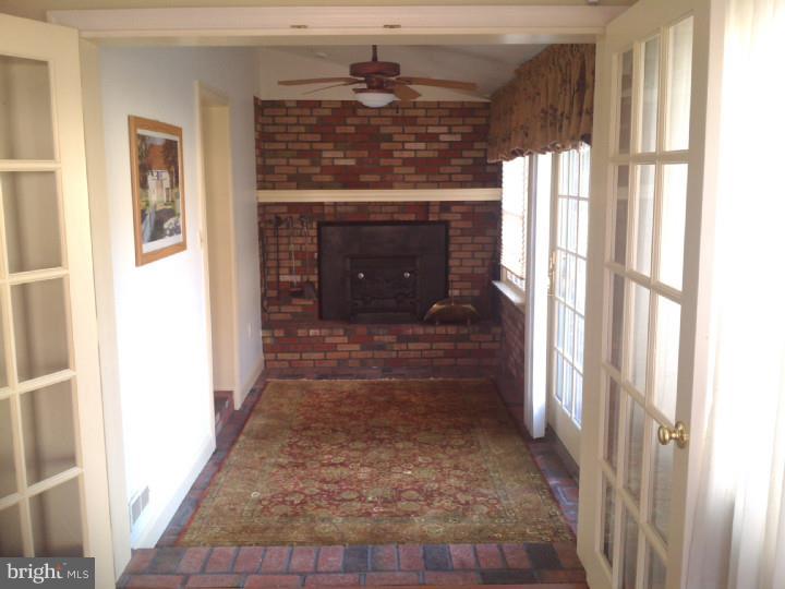 211 Pennsylvania Road Brooklawn, NJ 08030 - Photo 7 of 19 Den