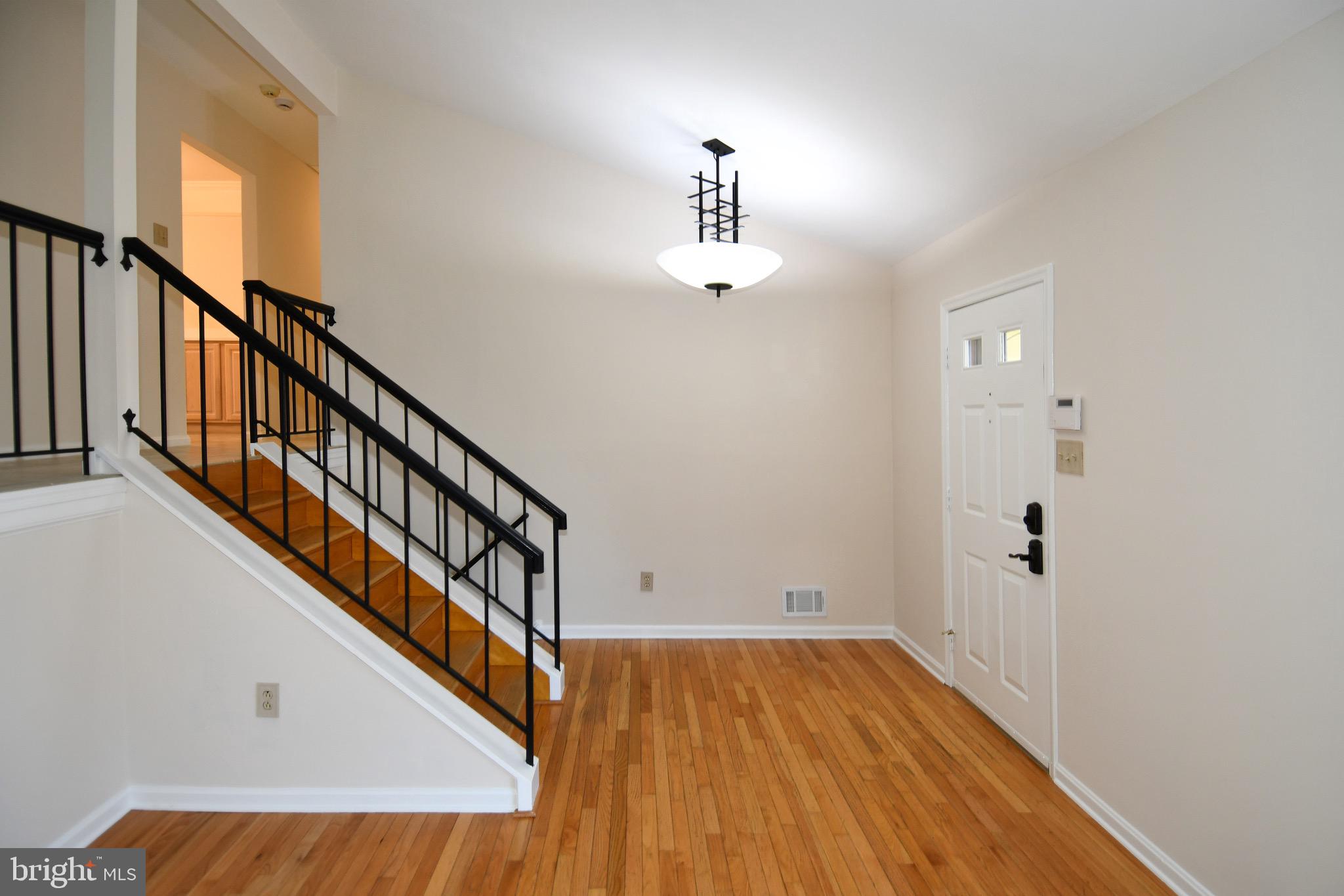 11061 Tottenham Lane Reston, VA 20194 - Photo 12 of 89