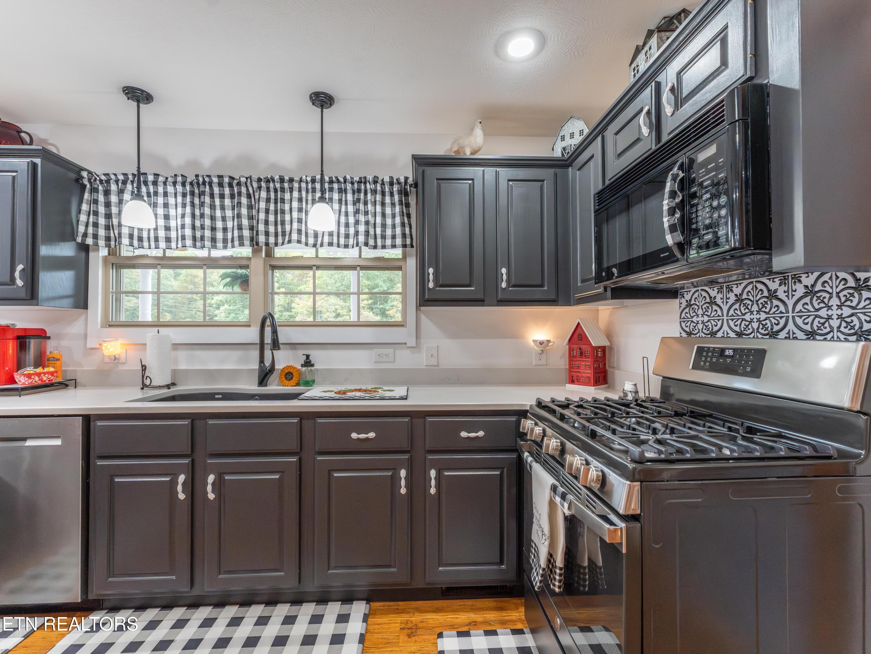 533 T Road Monterey, TN 38574 - Photo 5 of 50 DSC00760-Enhanced-NR