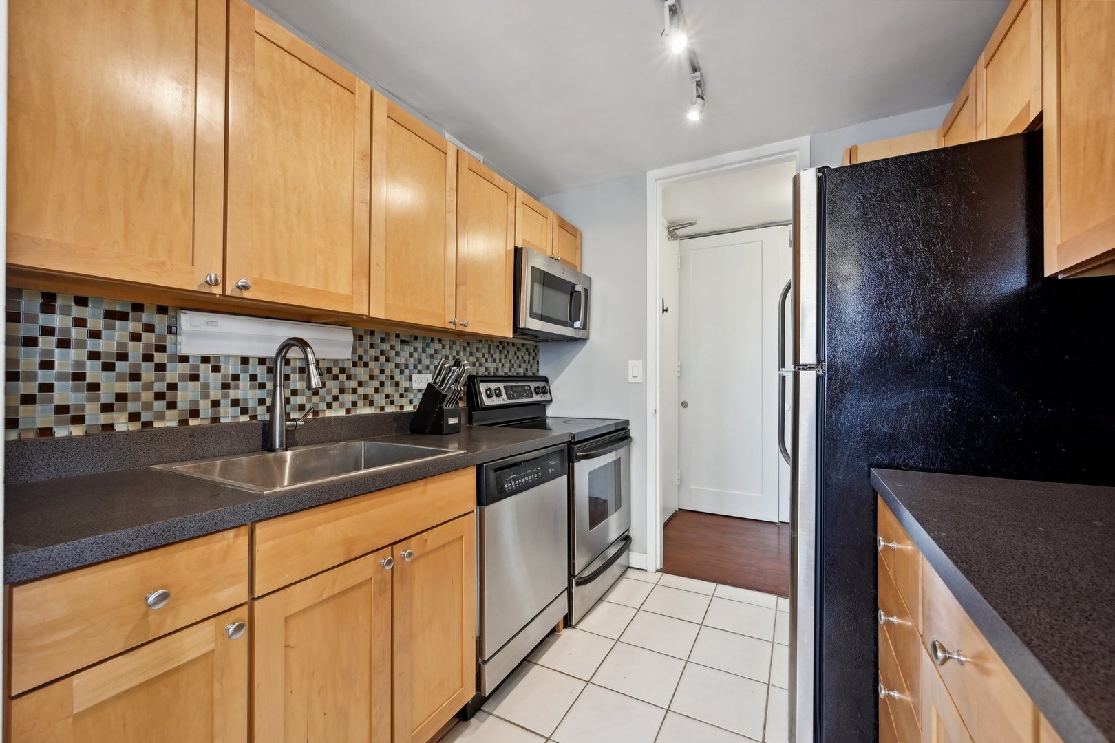 655 West Irving Park Road, Unit 1617 Chicago, IL 60613 - Photo 11 of 44 Gallery Image 11