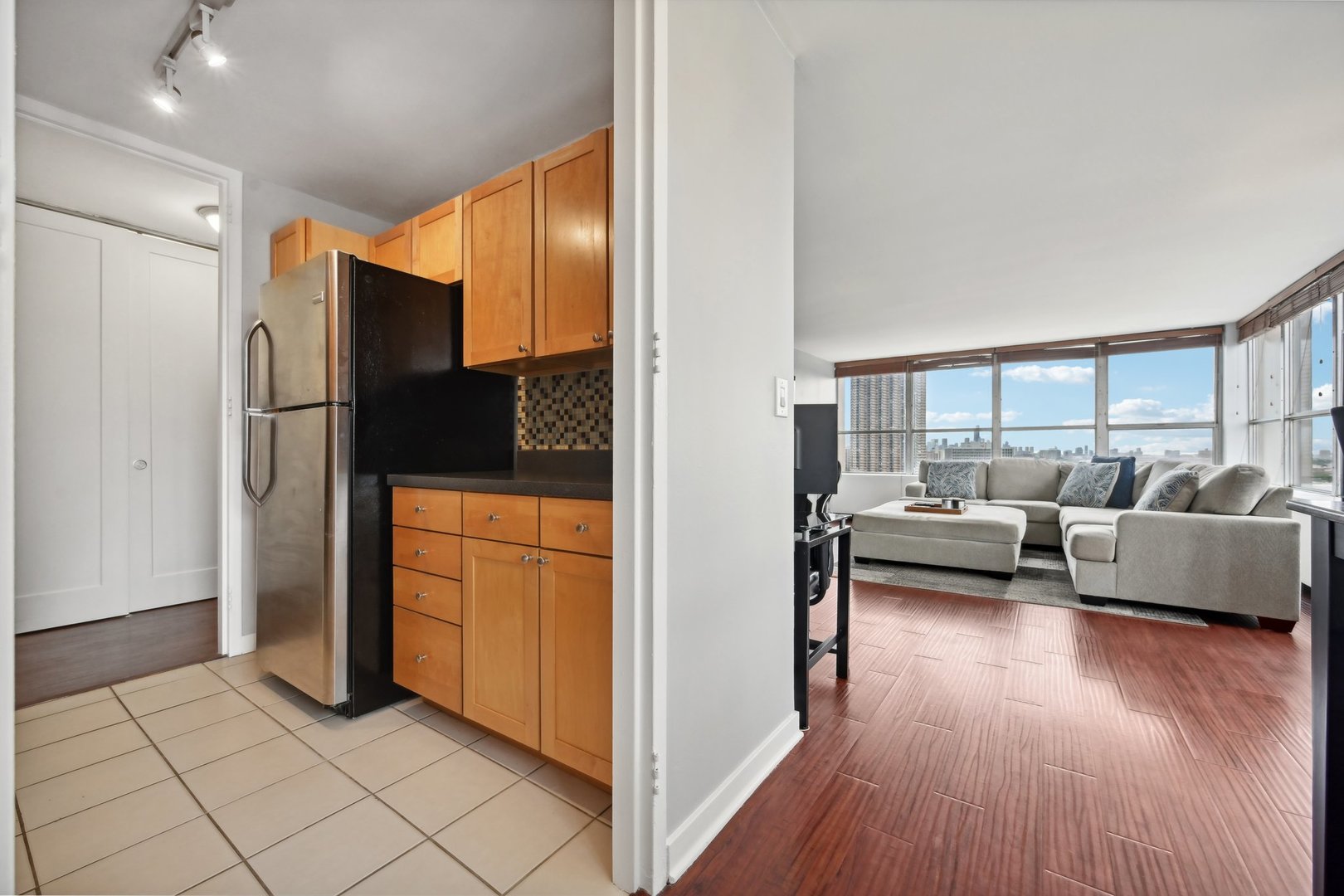 655 West Irving Park Road, Unit 1617 Chicago, IL 60613 - Photo 10 of 44 Gallery Image 10