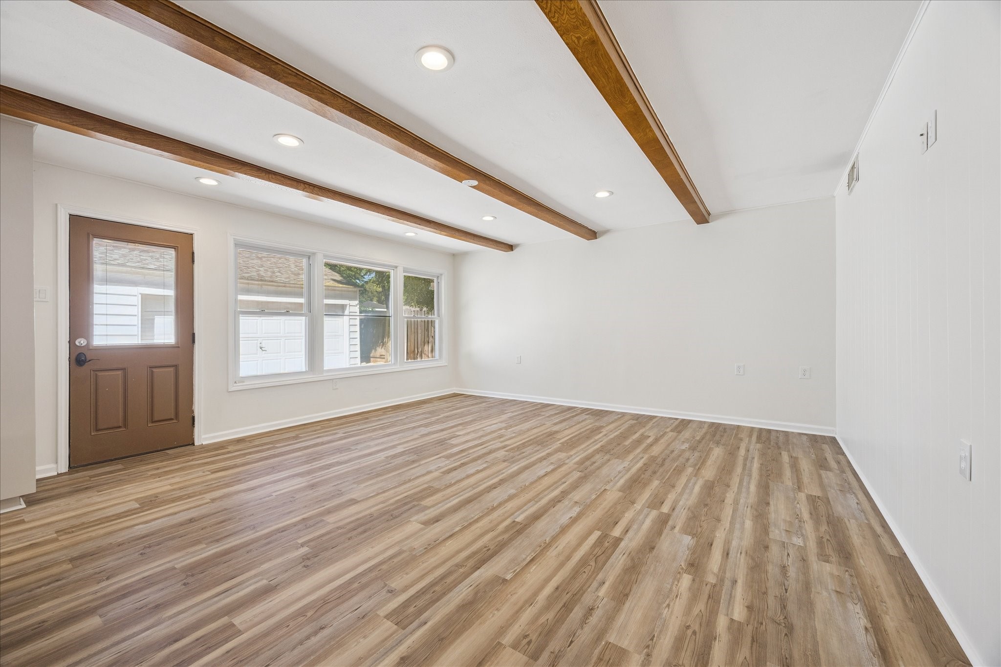 9014 Dunlap Street Houston, TX 77074 - Photo 9 of 23 Additional view of the family room.