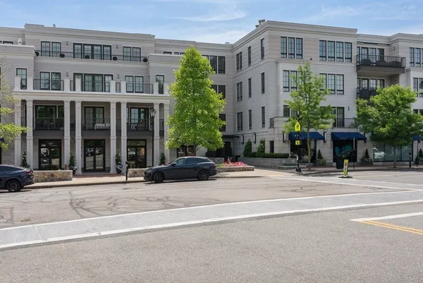 $3,325,000 | 580 Washington Street, Unit 304, Wellesley, MA 02482