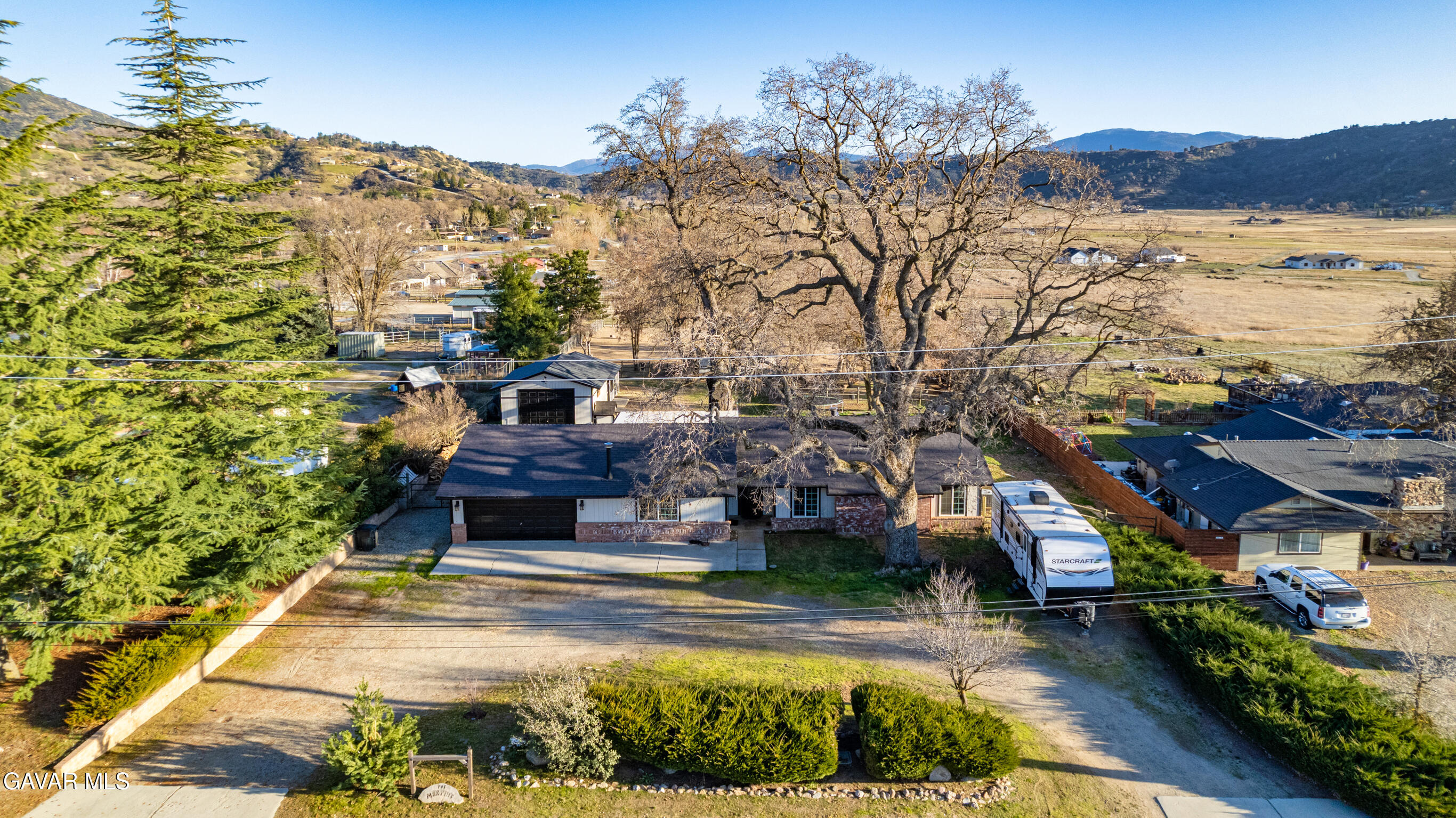 28050 Black Gold Way Tehachapi, CA 93561 - Photo 2 of 51 1