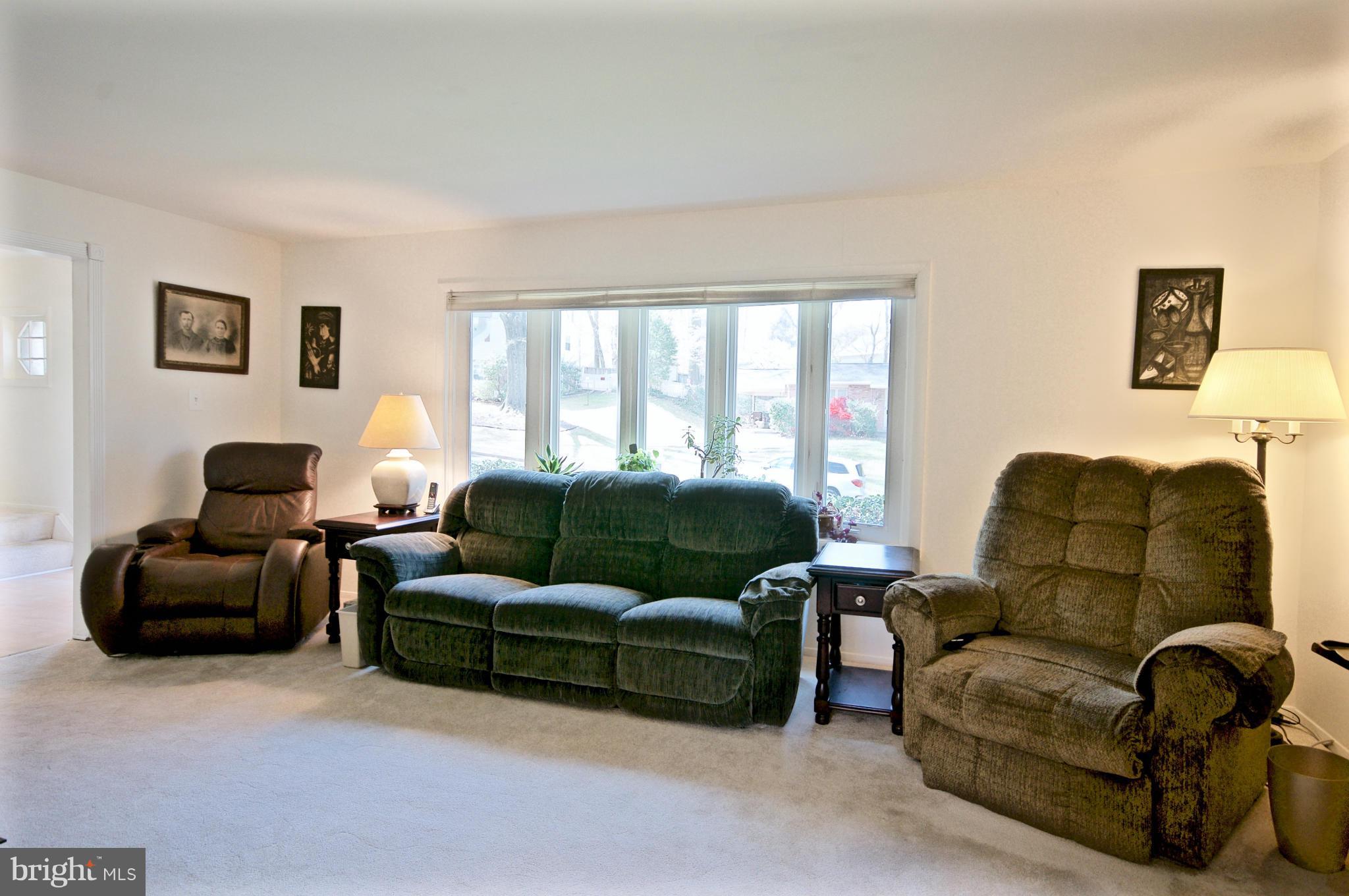 6409 Rivington Road Springfield, VA 22152 - Photo 13 of 29 Living Room
