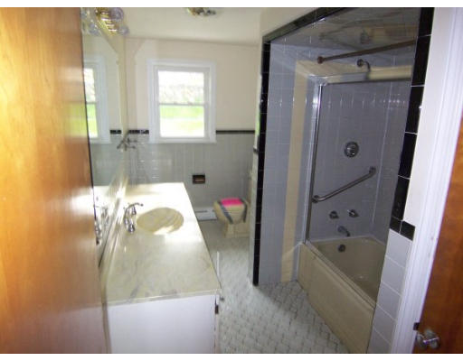 3 Magnolia Road Methuen, MA 01844 - Photo 12 of 13 Gallery Image 12