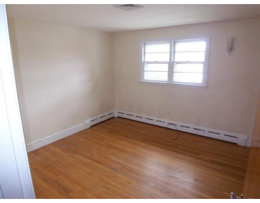 3 Magnolia Road Methuen, MA 01844 - Photo 8 of 13 Gallery Image 8