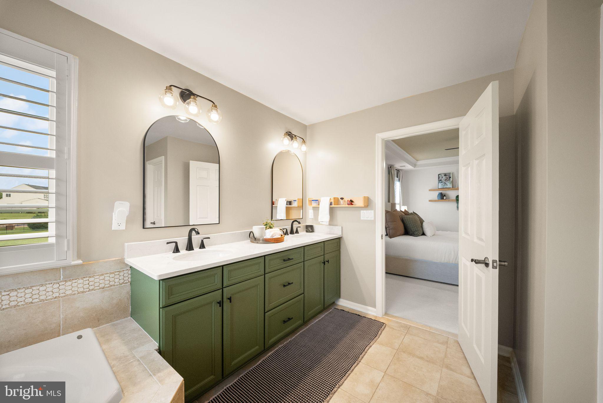 7054 Hi-Rock Ridge Road Warrenton, VA 20187 - Photo 42 of 84 Primary Bathroom