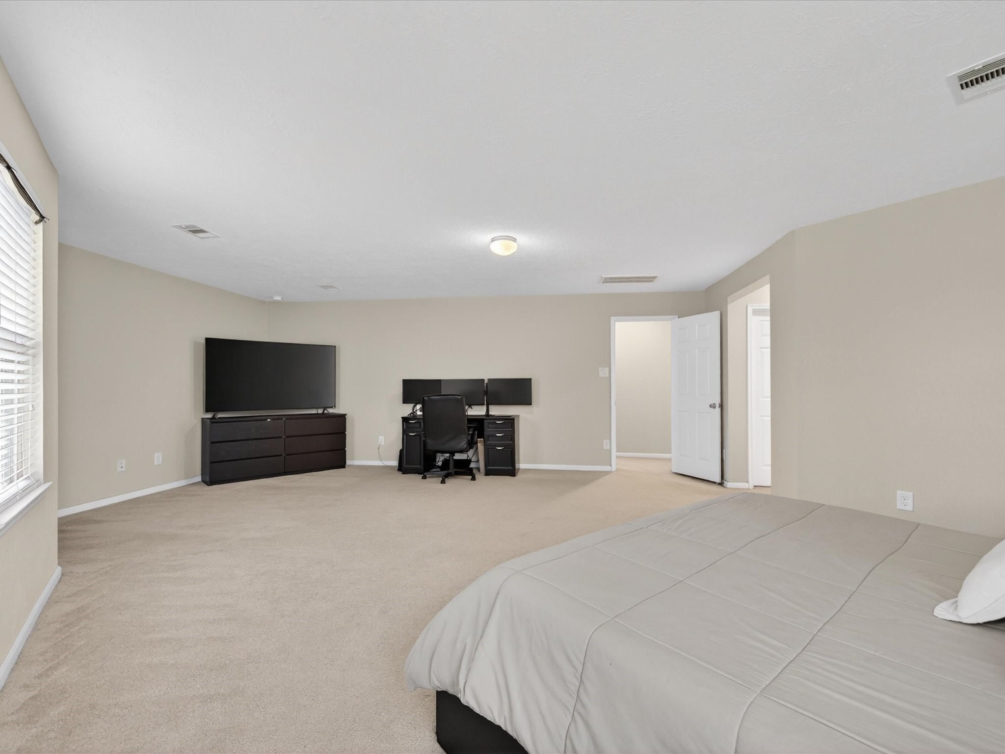 20703 Fawn Timber Trail Humble, TX 77346 - Photo 18 of 42 a large bed sitting in a room and tv