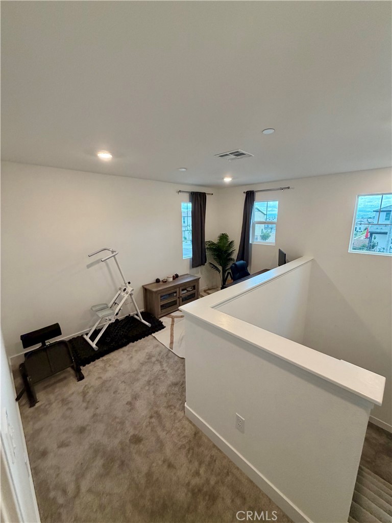 364 Castaic Way Rialto, CA 92377 - Photo 27 of 73 Upstairs Retreat