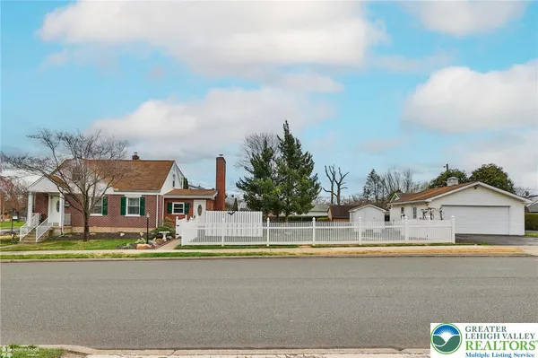 a view of houses with outdoor space and lakeside