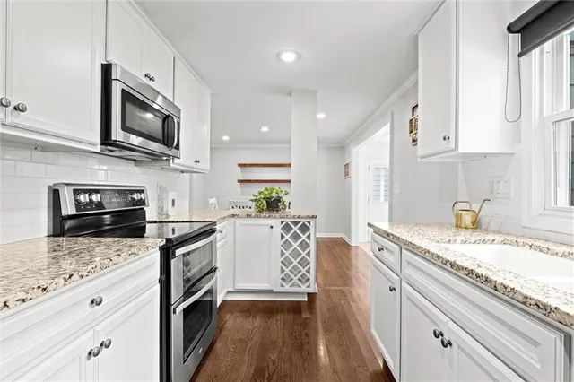 $560,000 | 7400 Canterbury Street, Prairie Village, KS 66208