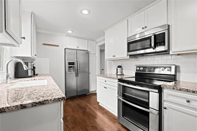 $560,000 | 7400 Canterbury Street, Prairie Village, KS 66208