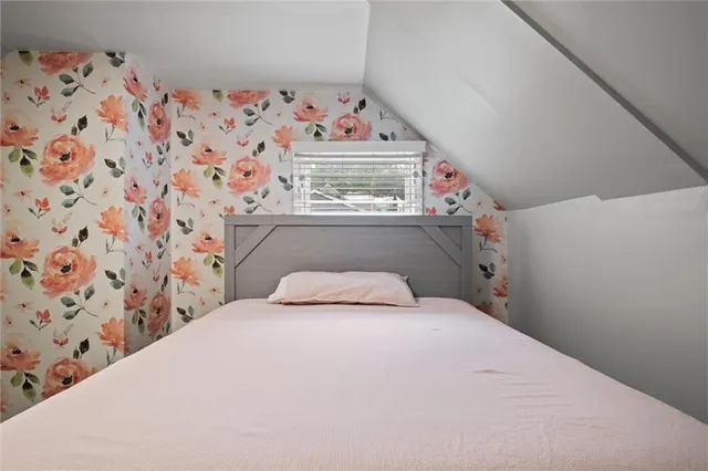 $560,000 | 7400 Canterbury Street, Prairie Village, KS 66208