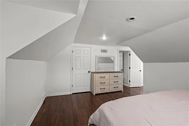 $560,000 | 7400 Canterbury Street, Prairie Village, KS 66208