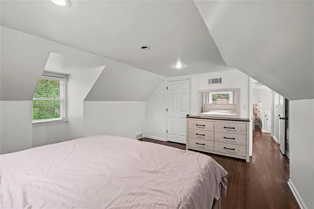 $560,000 | 7400 Canterbury Street, Prairie Village, KS 66208