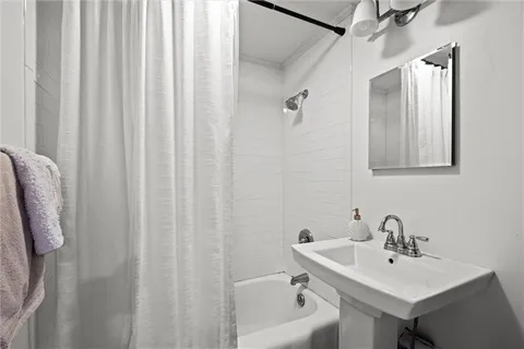 $535,000 | 7400 Canterbury Street, Prairie Village, KS 66208