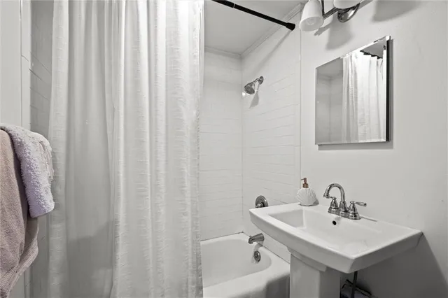 $560,000 | 7400 Canterbury Street, Prairie Village, KS 66208