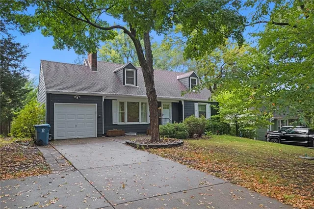 $560,000 | 7400 Canterbury Street, Prairie Village, KS 66208