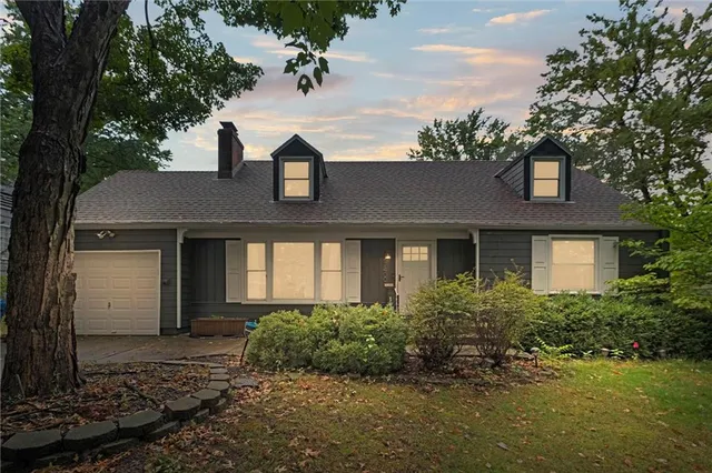 $560,000 | 7400 Canterbury Street, Prairie Village, KS 66208