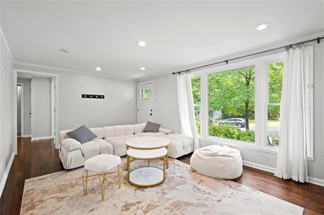 $560,000 | 7400 Canterbury Street, Prairie Village, KS 66208